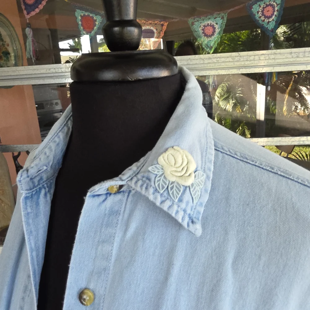 Vintage 90s Chic M Cotton Light Blue Button Down Shirt Soft Rose Patches - Picture 8 of 11